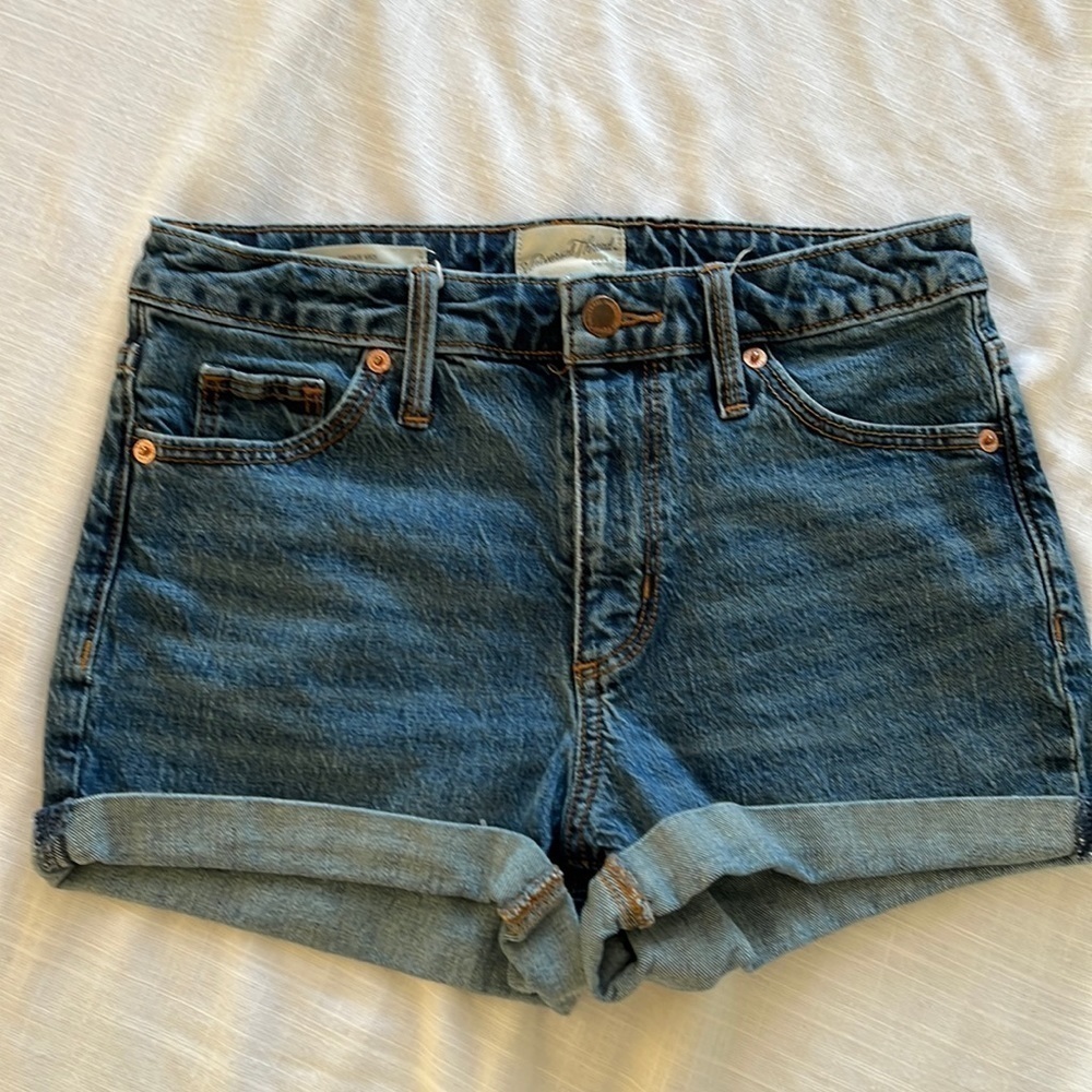 Universal Threads Vintage Midi Denim Shorts 0/25R